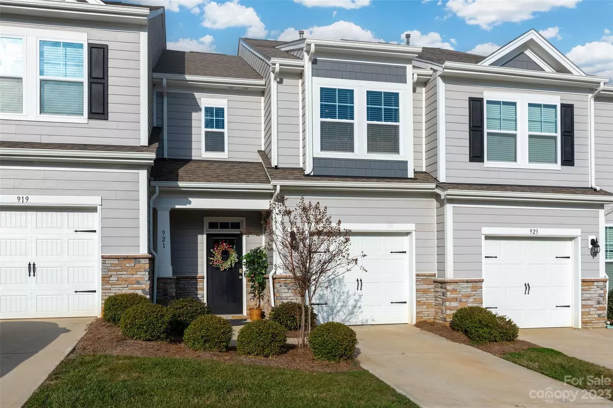 Lake Wylie, SC 29710,921 Emma Kate CT