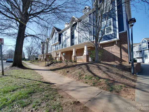 Charlotte, NC 28208,1517 Walnut View DR