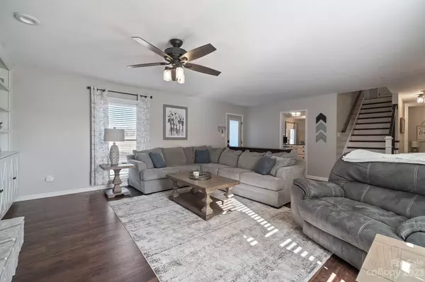 Troutman, NC 28166,125 Anchor LN