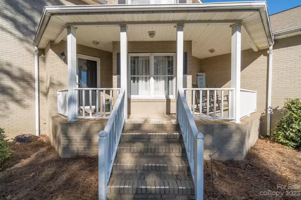 Troutman, NC 28166,125 Anchor LN