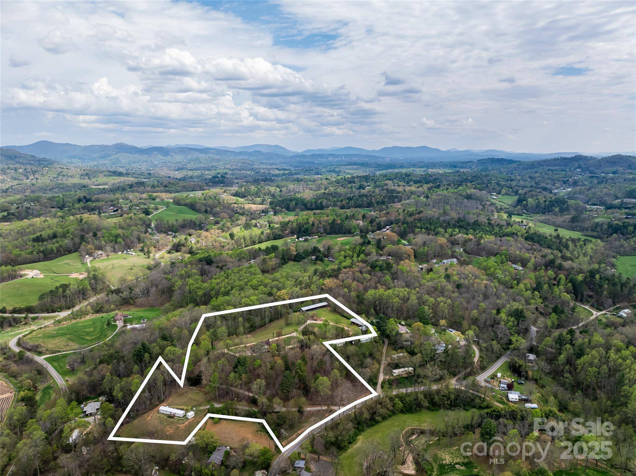 Asheville, NC 28804,735 Macedonia RD