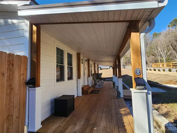 Asheville, NC 28806,328 Camelia LN