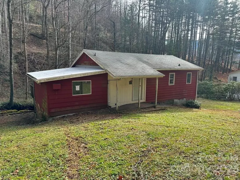 33 Ward RD, Maggie Valley, NC 28751