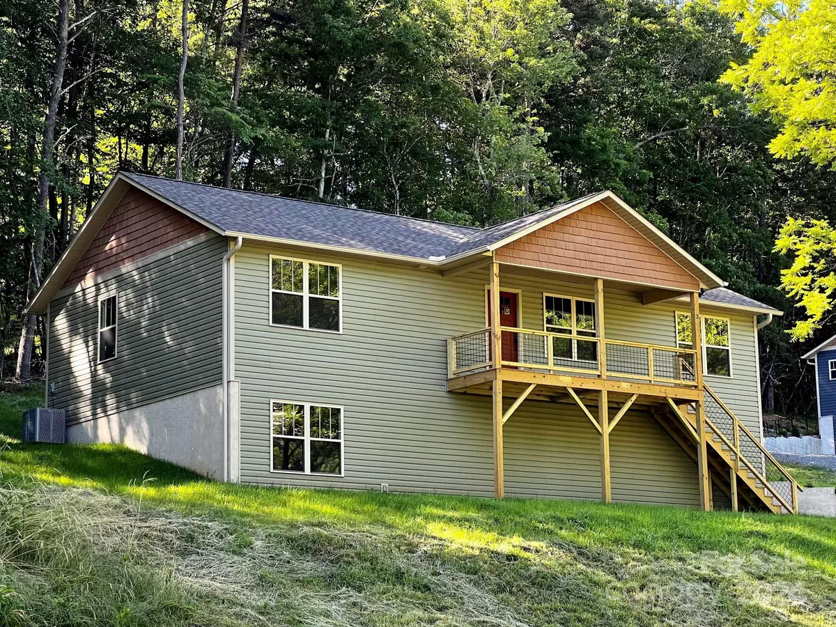 Weaverville, NC 28787,2 Anna Glenn LN