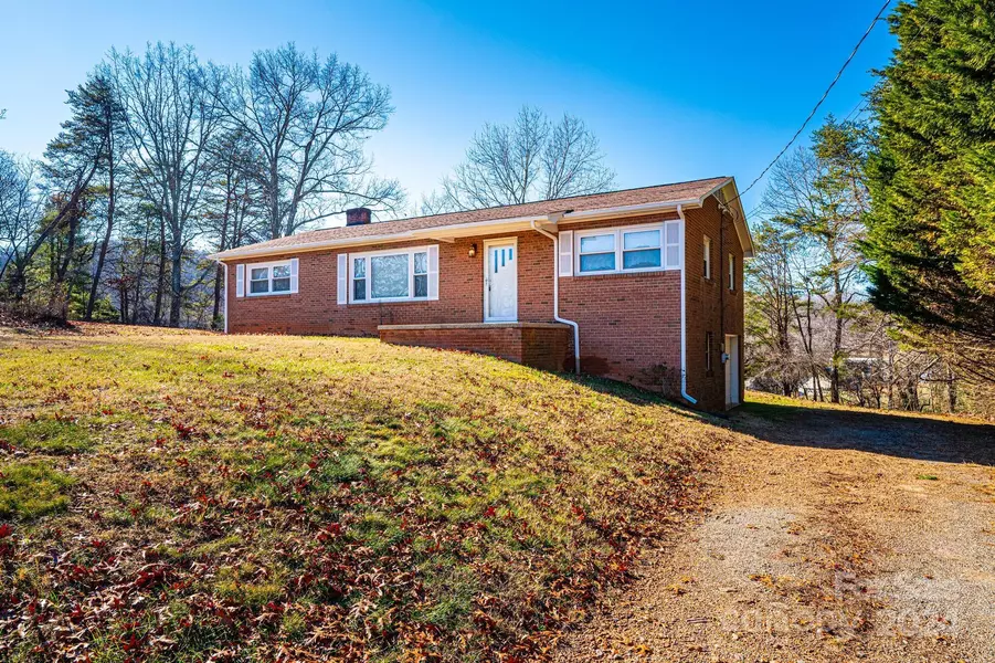 3846 Powell DR S, Hickory, NC 28602