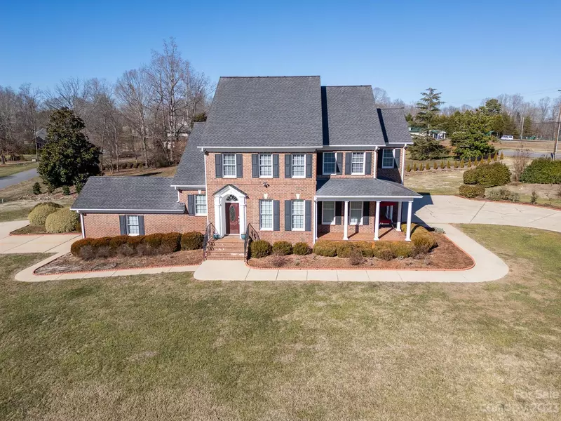 1075 James Farm RD, Hickory, NC 28602