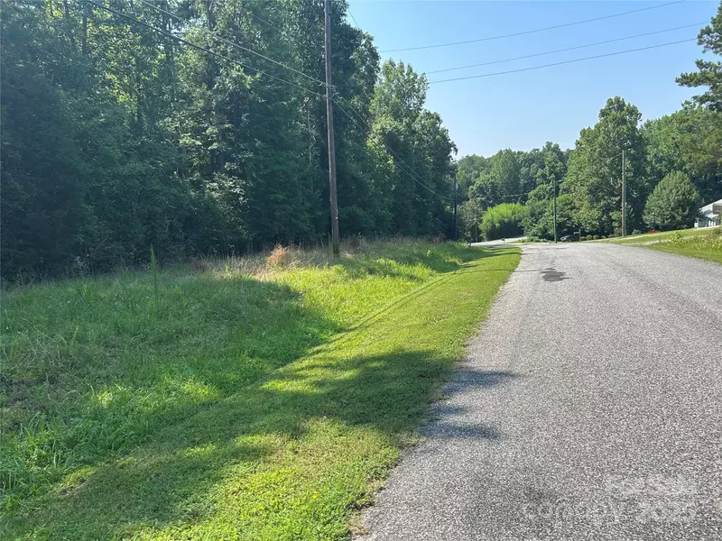 255 Bowers RD, Thomasville, NC 27360