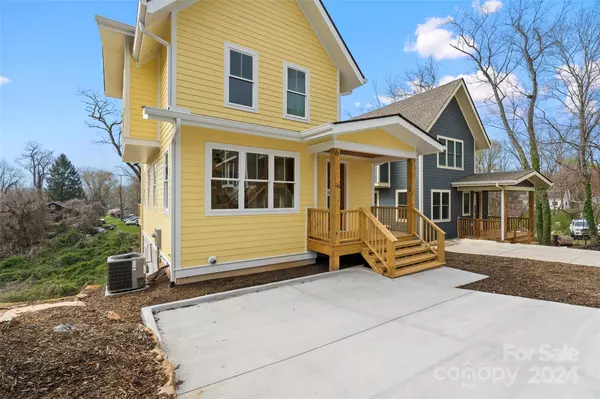 Asheville, NC 28806,120 Alma LN