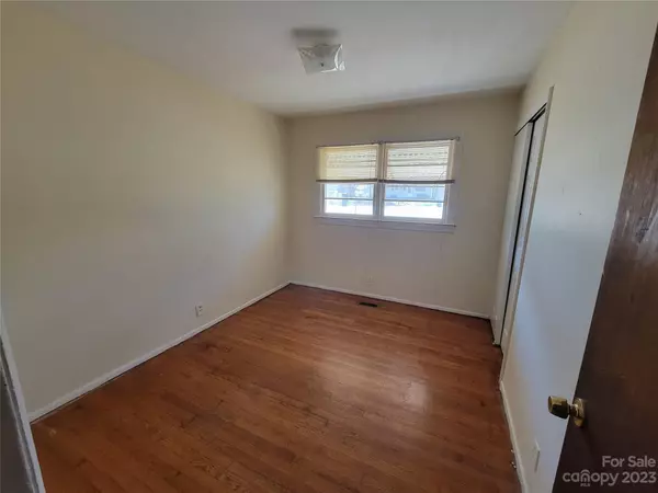 Gastonia, NC 28054,210 Meadow DR