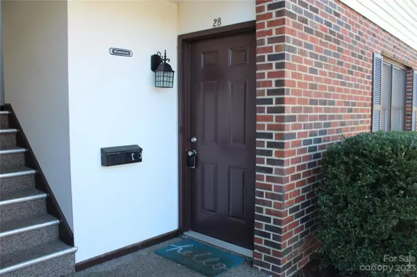 Hickory, NC 28602,525 12th ST SW #28