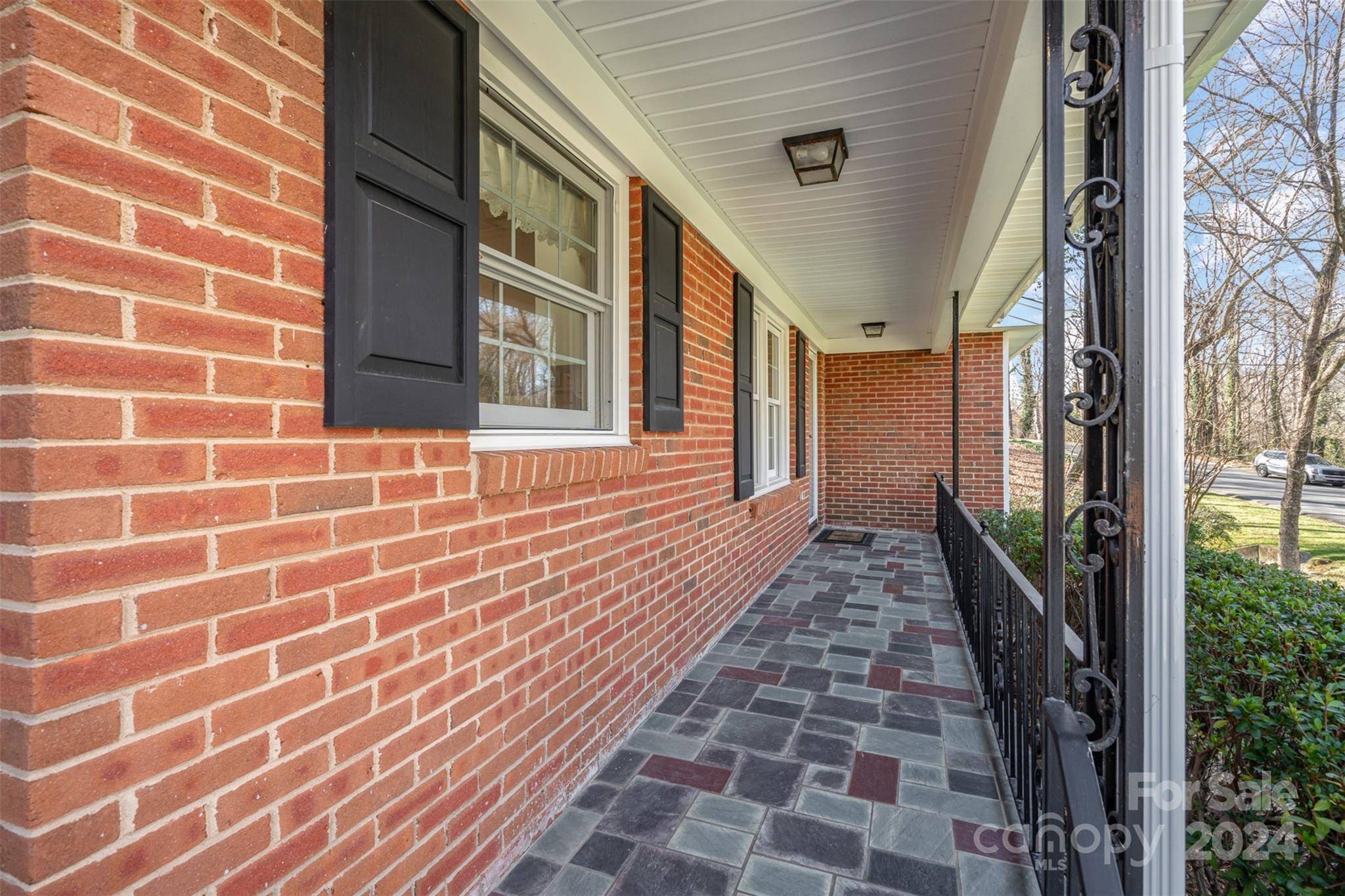 Charlotte, NC 28211,926 Shady Bluff DR