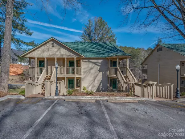 Lake Lure, NC 28746,160 Whitney BLVD #3