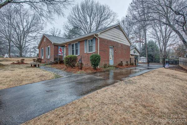 Gastonia, NC 28054,523 Whitethorn DR