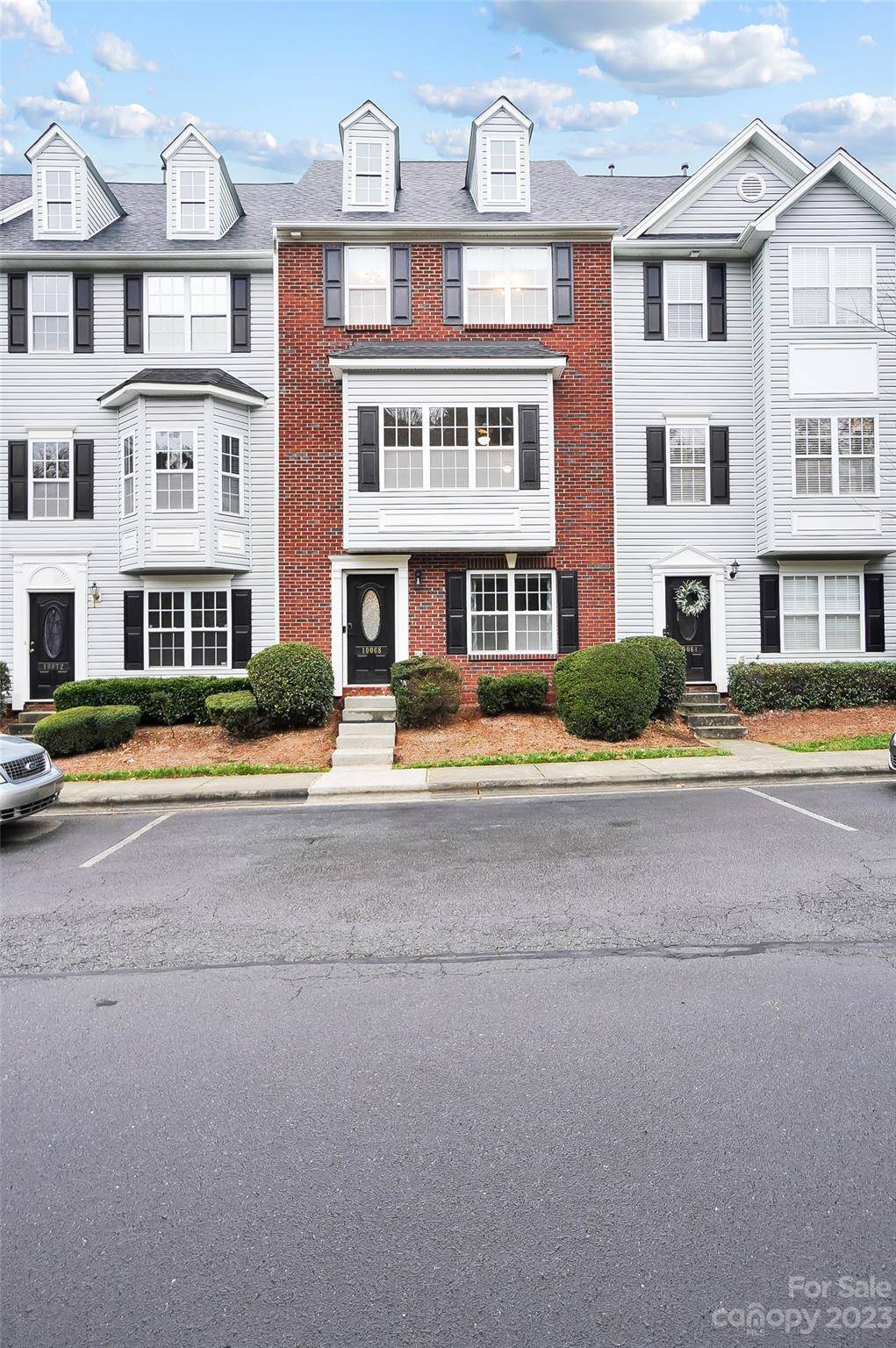 10068 Treeside LN, Matthews, NC 28105