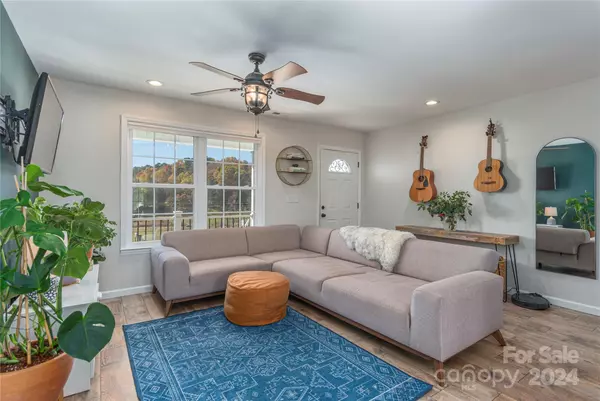 Alexander, NC 28701,27 Pilgrims Path LN