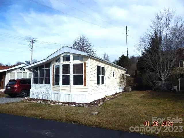 151 Summer Place DR, Waynesville, NC 28785