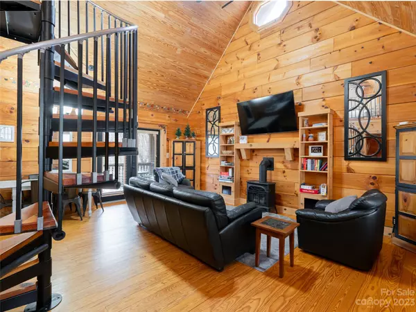 Saluda, NC 28773,41 N Lakeview DR