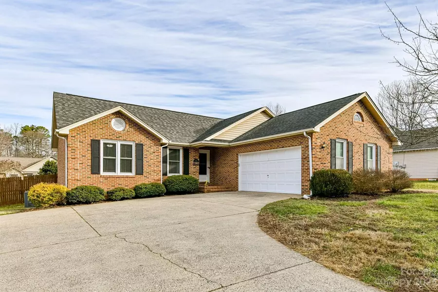 121 Walking Horse RUN, Stanley, NC 28164