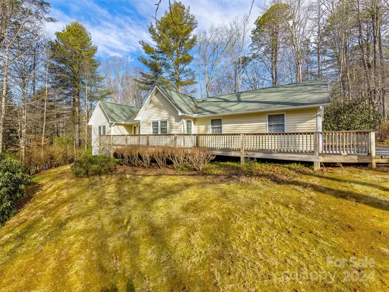 95 Breezewood CIR, Pisgah Forest, NC 28768