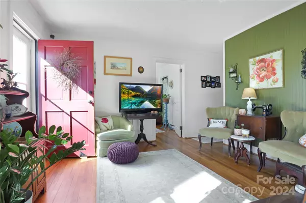 Asheville, NC 28806,75 5th AVE