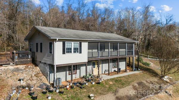 10 Hart LN,  Hendersonville,  NC 28792