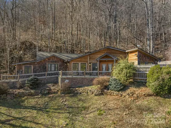 75 Mountainside RD, Franklin, NC 28734