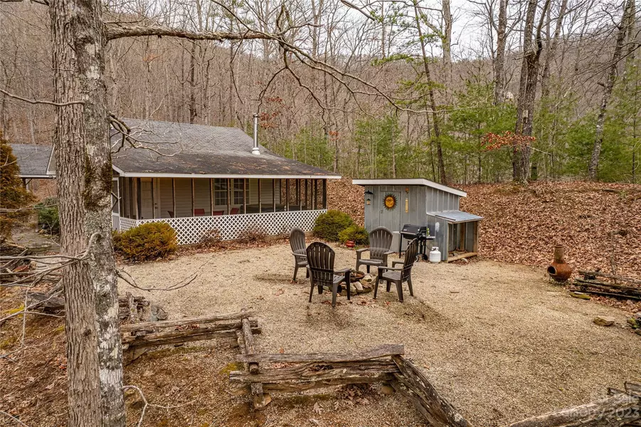 592 Laurel Springs DR, Bryson City, NC 28713