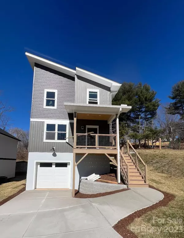 3 Escondido DR, Asheville, NC 28806