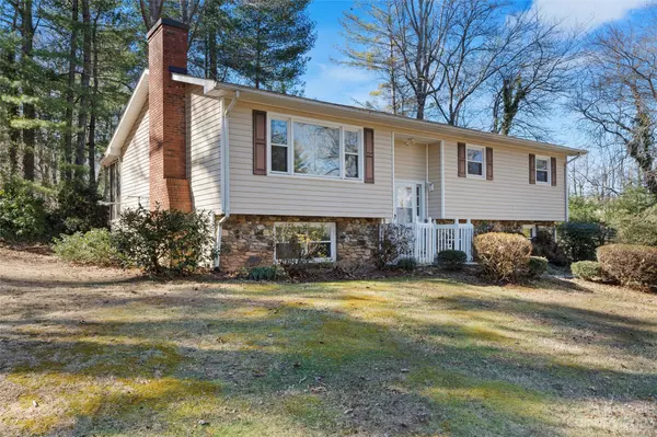Asheville, NC 28806,1 Holly Hill DR