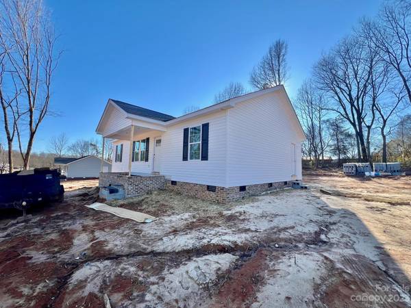 71 Wilson LN,  Taylorsville,  NC 28681