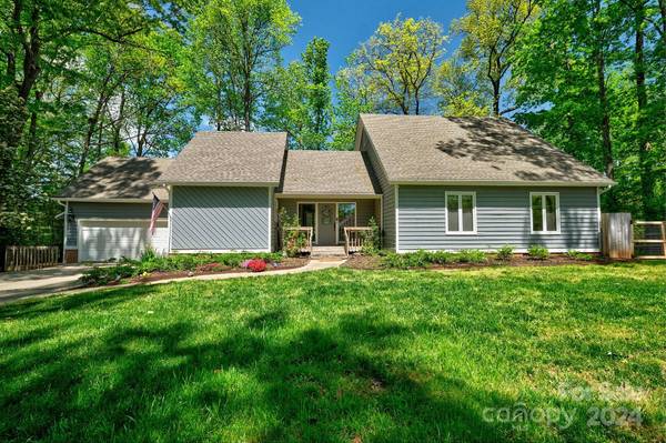 57 Honeysuckle Woods, Lake Wylie, SC 29710