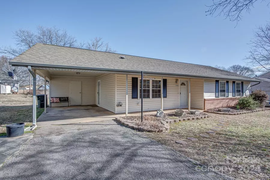 202 King Henry LN, Gastonia, NC 28056