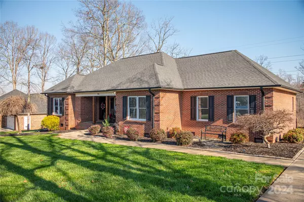 306 Wellington DR, Lincolnton, NC 28092