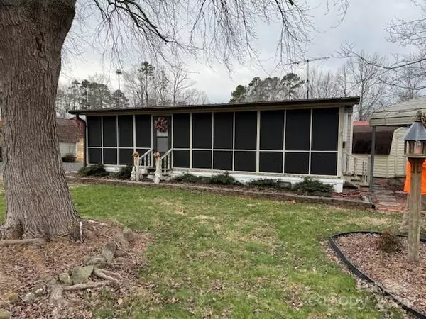 164/162 Hollywood CIR, Mount Gilead, NC 27306