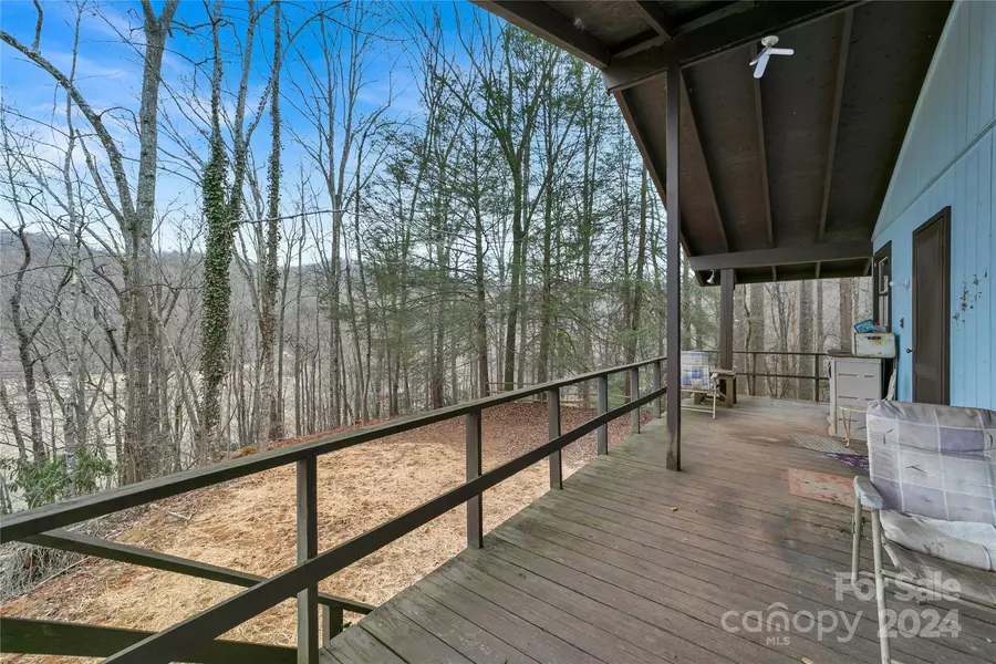 76 Orr RD, Brevard, NC 28712