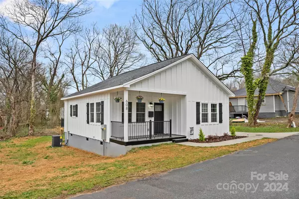 Lincolnton, NC 28092,608 Tait ST