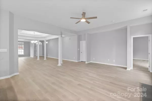 Matthews, NC 28104,927 Butterburr DR