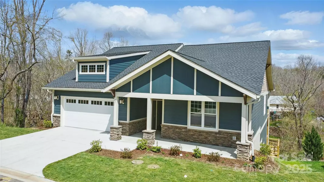 77 Creekside View DR, Asheville, NC 28804