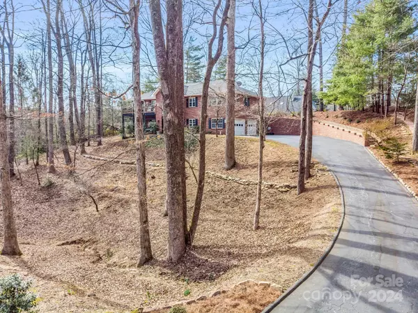 Hendersonville, NC 28739,209 Camellia WAY