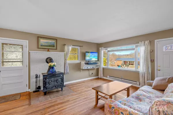 Swannanoa, NC 28778,207 Sherwood RD