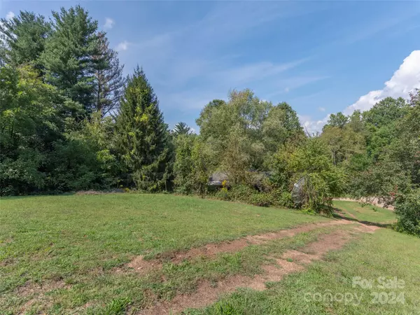 Asheville, NC 28806,180 and 182 Sardis DR