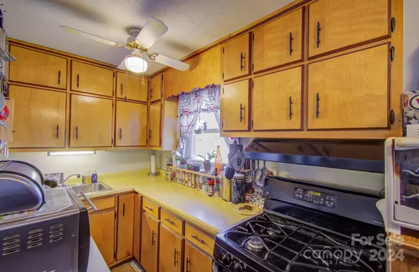 Asheville, NC 28806,357 Deaverview RD