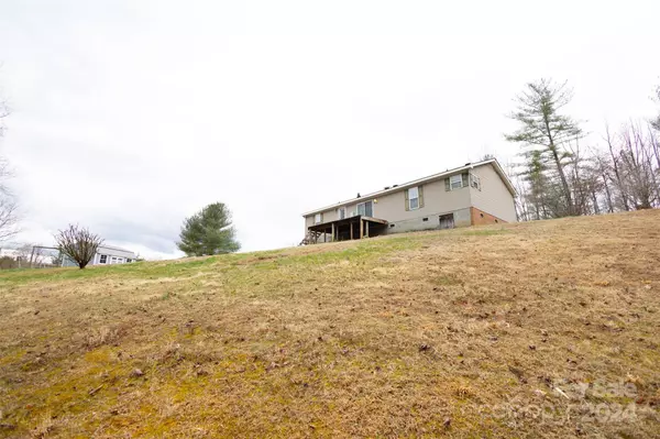 North Wilkesboro, NC 28659,913 Sebastian RD