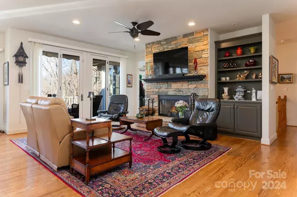 Flat Rock, NC 28731,169 Hollybrook DR
