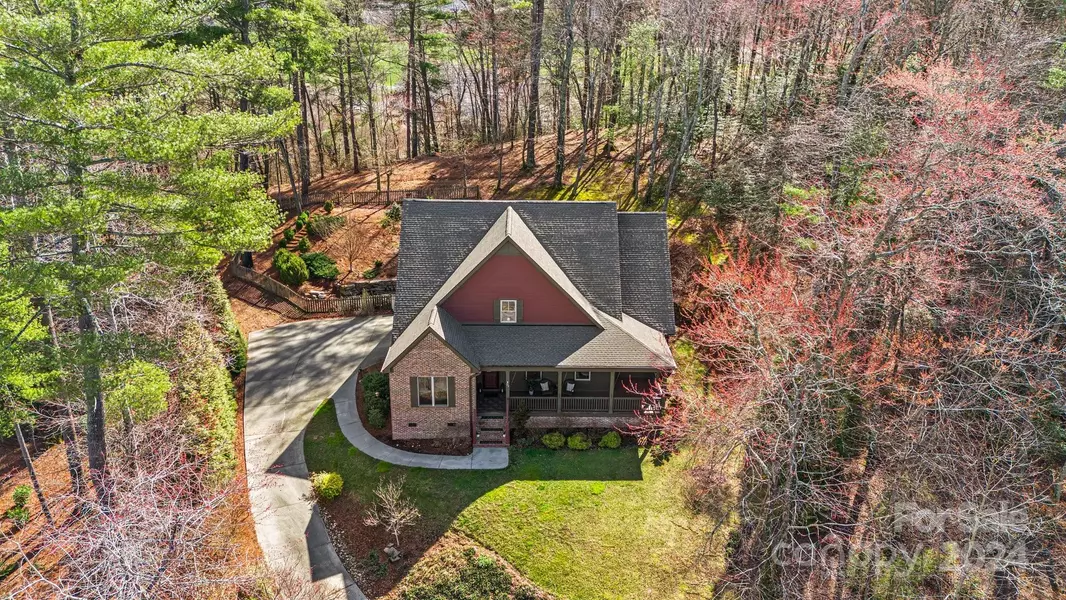 210 Barnrock DR, Mills River, NC 28759