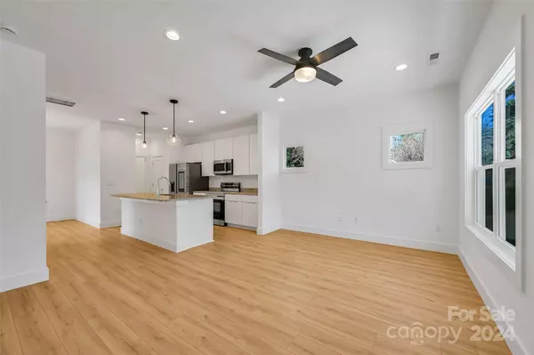 Asheville, NC 28806,24 Cub RD #7