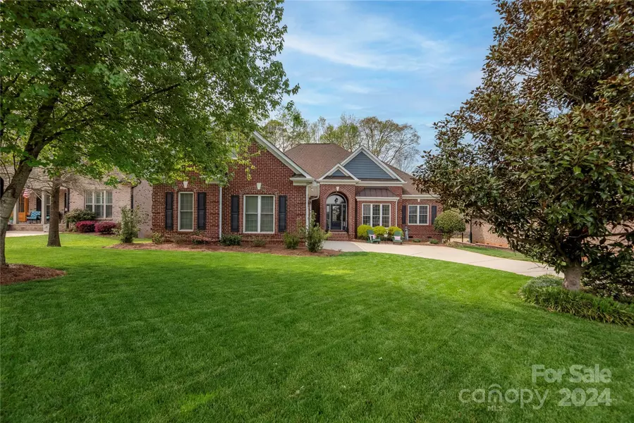 2433 Shiny Leaf DR, Denver, NC 28037