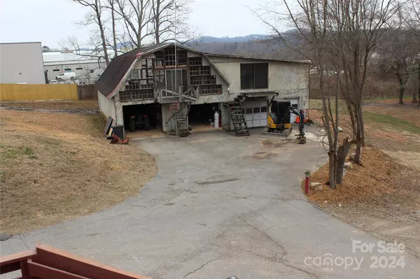 Mills River, NC 28759,612 Ladson RD