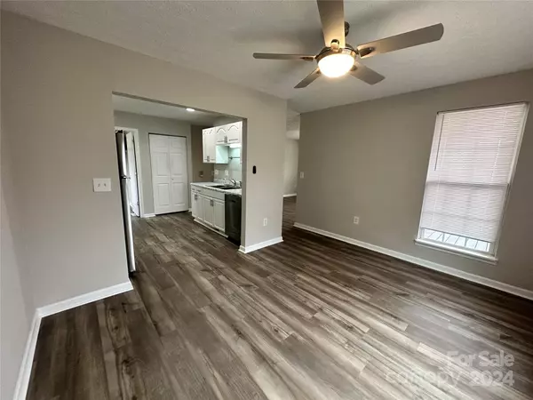 Asheville, NC 28806,14 Hubbard AVE
