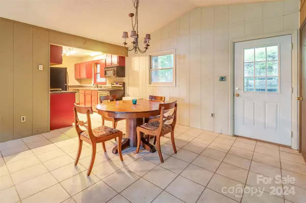 Mars Hill, NC 28754,1246 Oakridge LN